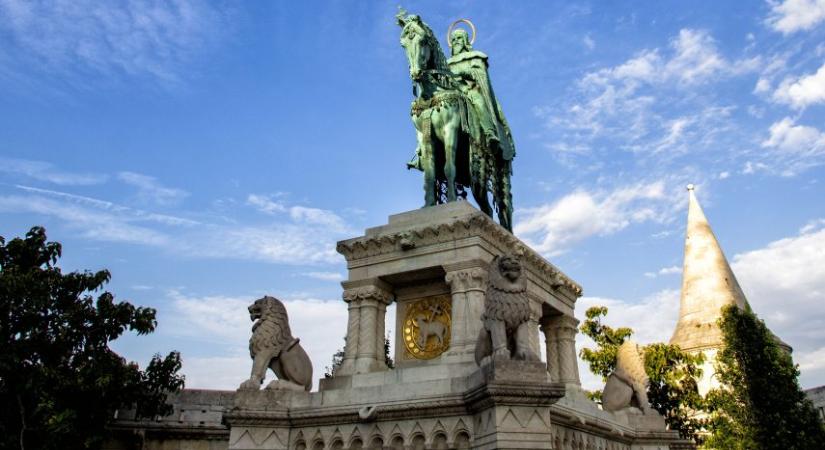 Égből pottyant korona, emigráló Szent Jobb – mit kezdjünk ma István király legendáival?