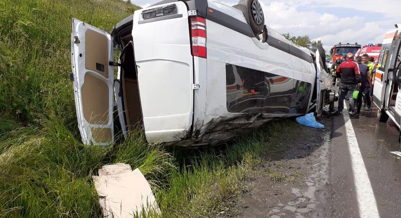 Négyen sérültek meg egy közúti balesetben Maros megyében