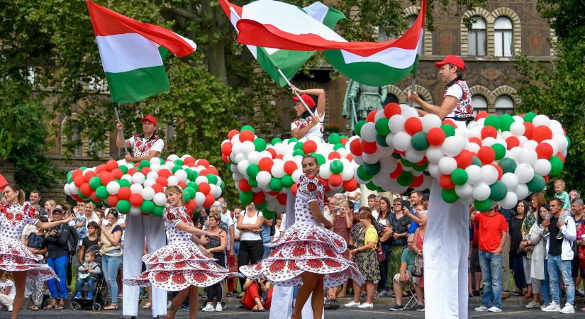 Mint egy falat kenyér – augusztus 20-a, az ideológiák, korszakok és szimbolikák zűrzavara