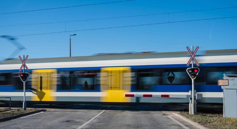 Gázolt a vonat a Budapest–Miskolc vonalon, késésekre kell számítani