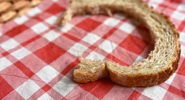 Nébih tippek házi kenyérsütéshez és tároláshoz – élelmiszerbiztonság és pazarlásmegelőzés az új kenyér ünnepén