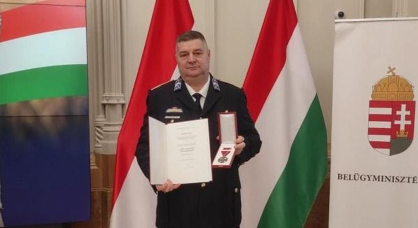 Záporoztak az elismerések: főtörzszászlós, őrnagy és biztonsági őr is kitüntetést kapott