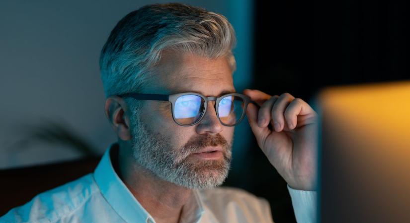 Megvakít a monitor, ha nem ilyen a szemüveged