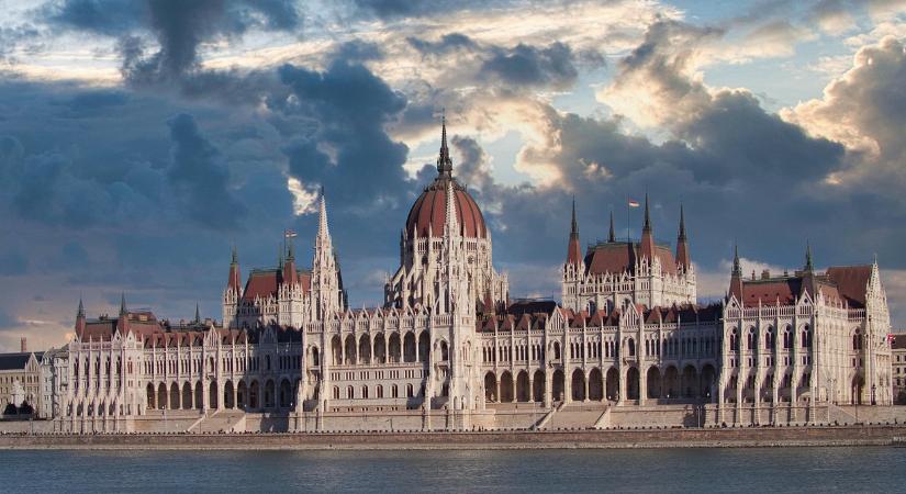 Időjárás: lecsap Budapestre a vihar, mutatjuk, mikor érkezik a lehűlés