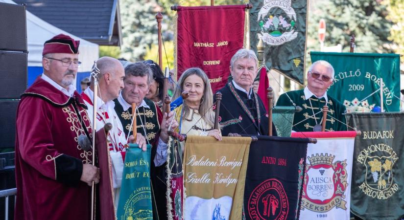 Pohárban a múlt és jövő: borlovagavatás ünnepi hangulatban (galéria)