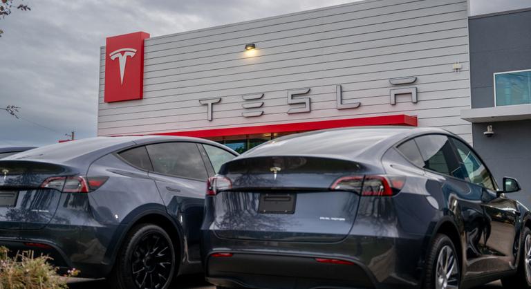 Elon Musk ígéretei miatt csoportos per készül a Tesla ellen