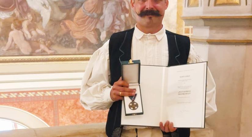 Magyar állami elismerést kapott a Hargita Székely Néptáncszínház tánckarvezetője