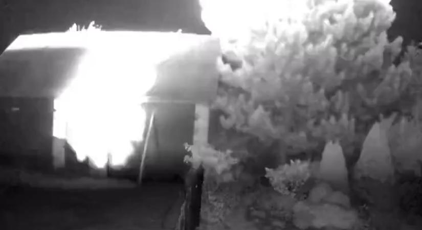Ismeretlen eredetű robbanás rázott meg az éjjel egy lengyel falut, a radarok sem észlelték az objektumot – videó