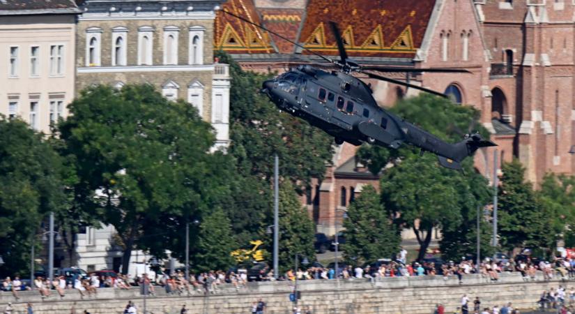 Több tízezren vettek részt a délelőtti ünnepi programokon