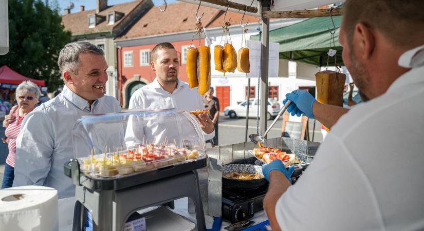A NAK elnöke Egerben járt a termelői piacon