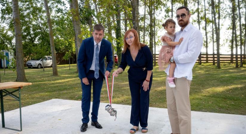 Keze alatt újultak meg a környék templomai, emlékére épül a Gyógyulás kápolnája- képgaléria