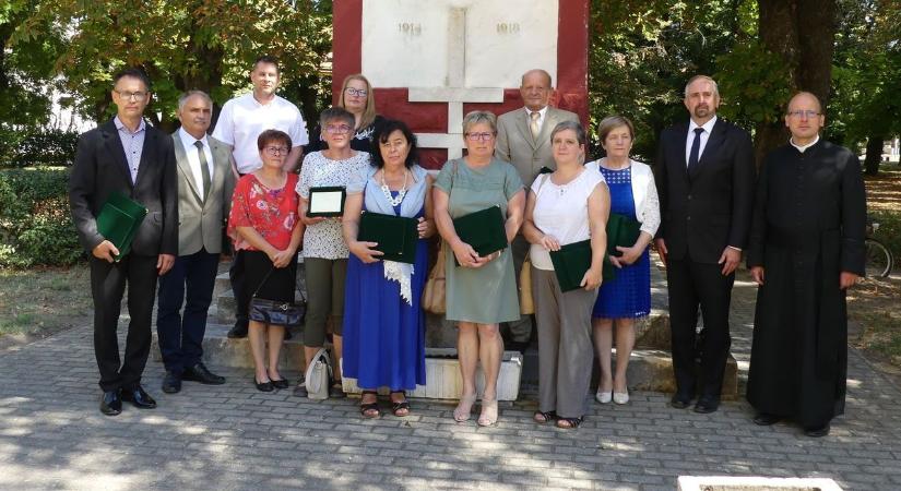 Városi díjakkal ismerték el a bácsalmási közösség tagjait – galériával