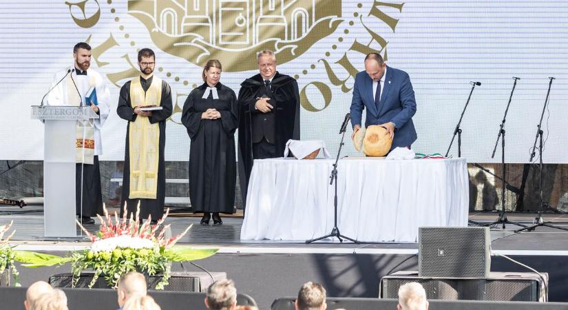 Hernádi Ádám: Mi, esztergomiak az államalapító örökösei vagyunk fotók