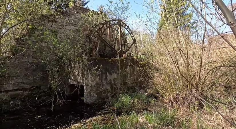 Elképesztő felfedezés! Elhagyatott vízimalmot találtak Miskolcon – videóval