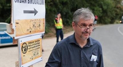 Hadházy Ákos: „Most meg akartak ölni, vagy nem tudom” – autós ütközés Hatvanpusztán