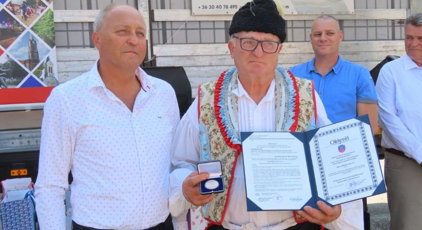 Kiss-M. Vencel városi kitüntetést kapott, önzetlenségét, gyermekszeretetét, segítőkészségét ismerték el