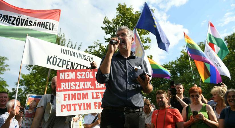 Büntetőeljárás indult, hogy kiderüljön, ki és miért ment bele Hadházy Ákos kocsijába Hatvanpusztán