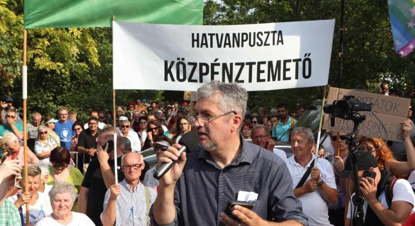 Büntető eljárás keresi a választ, ki és miért ment bele Hadházy autójába Hatvanpusztánál