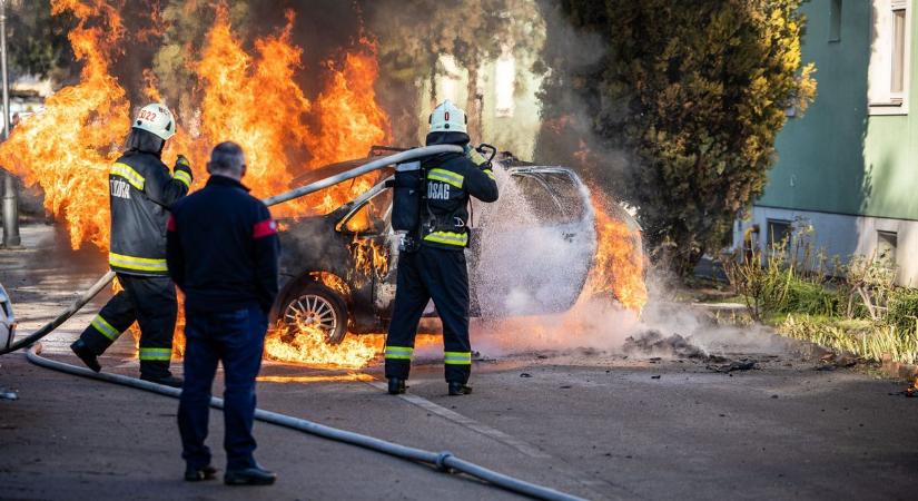Csúnyán lángba borult egy autó Kaposfőn