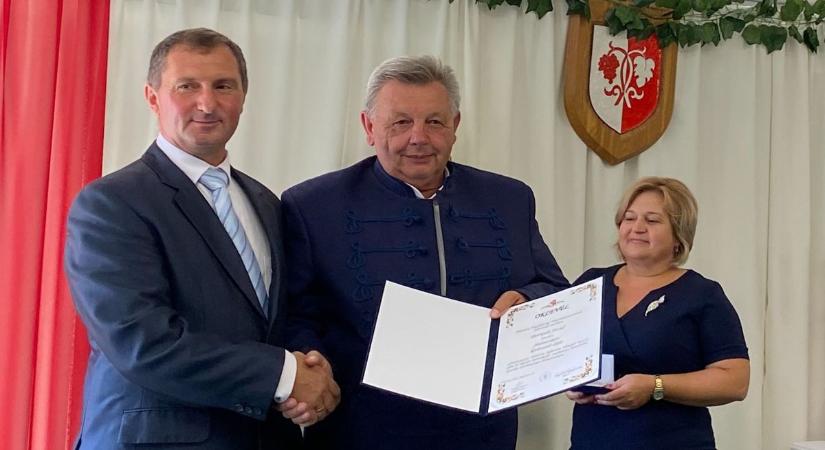 Hármas ünnep Helvécián, a legidősebb lakókat is köszöntötték – fotók, videó