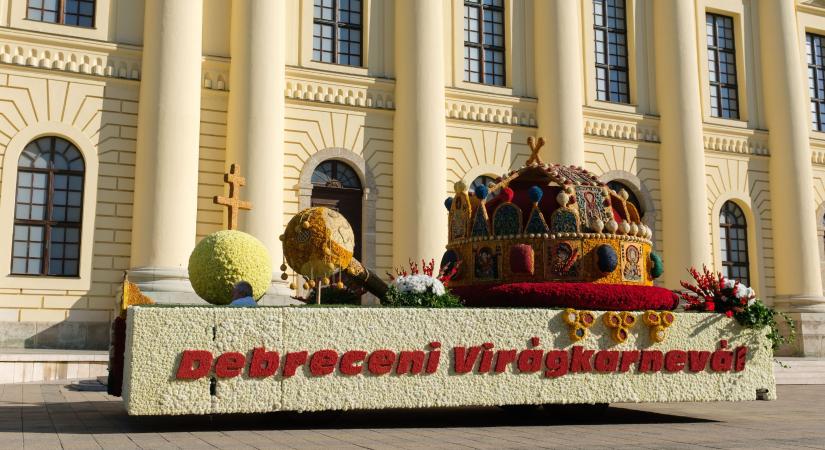 Virágkarneváli felvonulás, csodás installációkkal