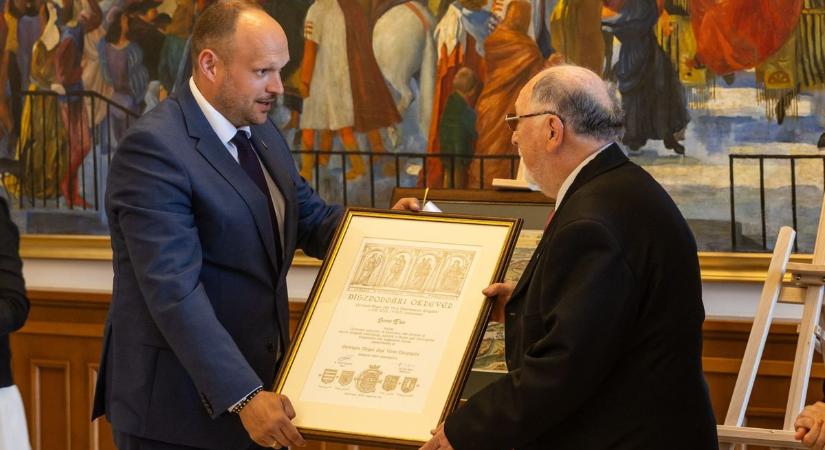 A Suzuki esztergomi letelepedésében vállalt szerepet - kitüntették az egykori pedagógust