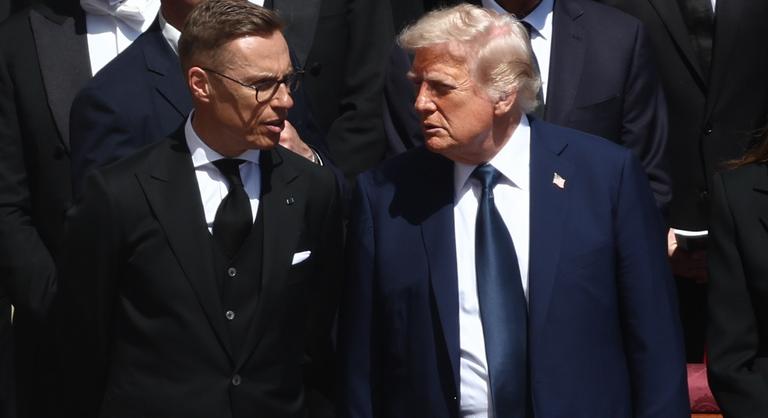 Golfpartnerből kulcsszereplő: váratlan személy lett Donald Trump egyik legfőbb Putyin-tanácsadója