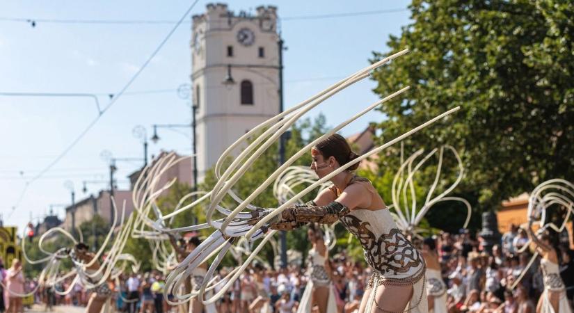 Ez a virágkocsi nyerte el a legtöbbek tetszését a Debreceni Virágkarneválon