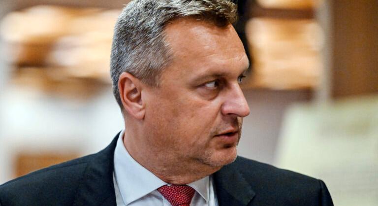 Az SNS mindent megtesz azért, hogy a koalíciós tanács újra fontolóra vegye a megyék számának megfelezését