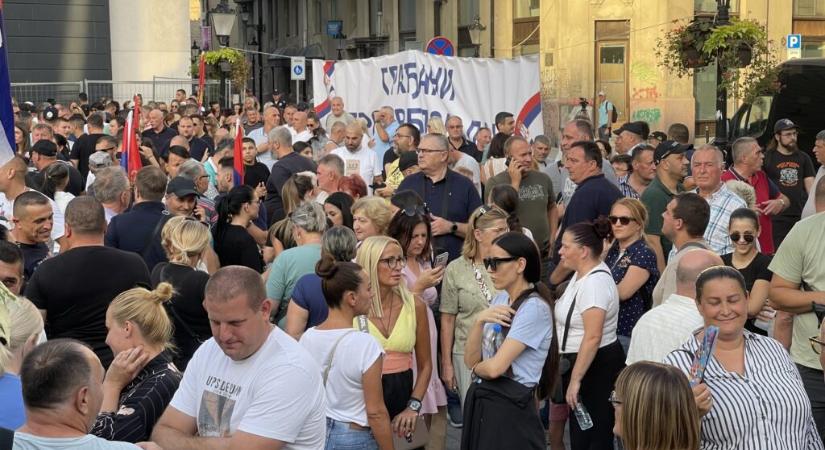Így néz ki a haladópárti ellentüntetés Szabadkán (Fotók)