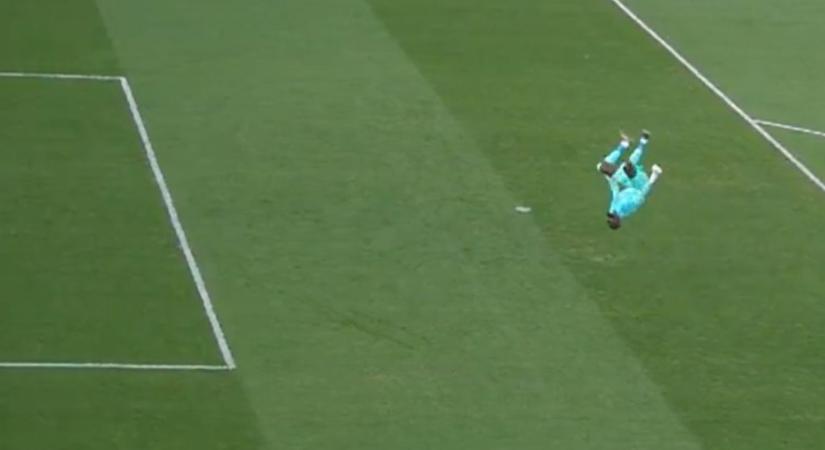 Olyan ünneplést vágott le csapata gólja után a kapus, hogy napokkal később is azt nézi a fél világ
