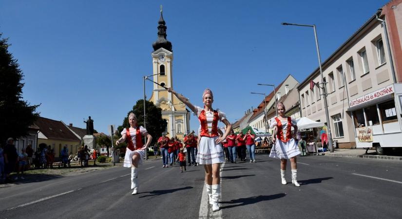 A Fúvószene napja a Szent István Napokon - Képgaléria, videó