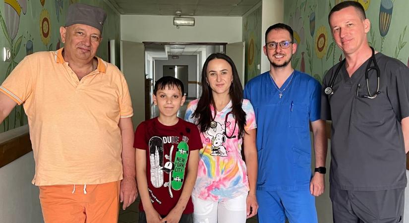 A Kárpátaljai Megyei Gyermekkórházban megmentettek egy súlyos közúti balesetben megsérült fiút