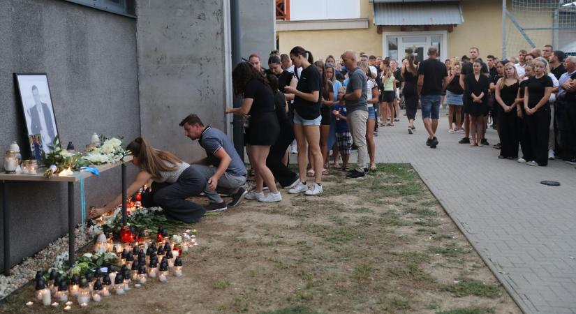 Rengeteg gyertya lángja gyulladt fel Feleki Attila emlékére