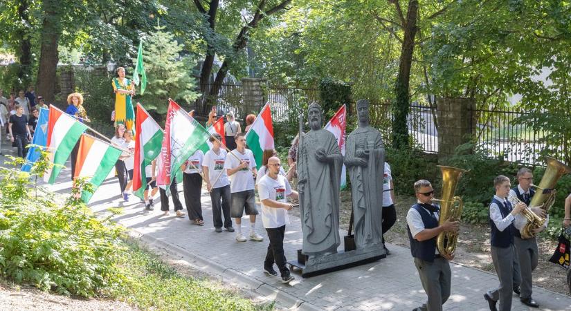 Felvonulás, solymászbemutató és íjászkodás volt az ünnepi program Veszprémben ( galéria)