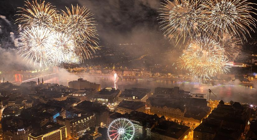 Augusztus 20: tömeges rosszullétek miatt akadt dolguk a mentőknek