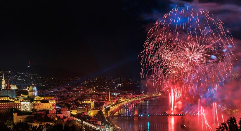 A tűzijátékról vitt el a mentő egy várandós nőt