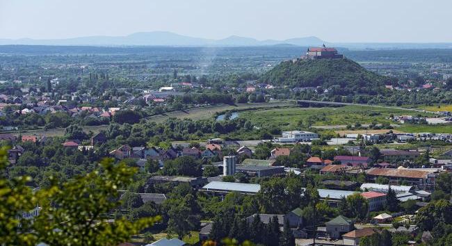 Munkácson az ablakok becsukására szólítanak a hatóságok az éjszakai orosz rakétatámadás után a légszennyezettség miatt