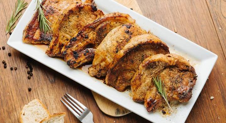 Grillezett, dijoni mustáros sertésszelet: a fűszeres pác a lelke