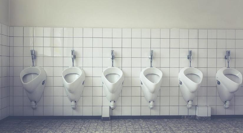 Ön is elszalad mosdóba indulás előtt, csak a biztonság kedvéért? Hát, ezt nagyon rosszul teszi
