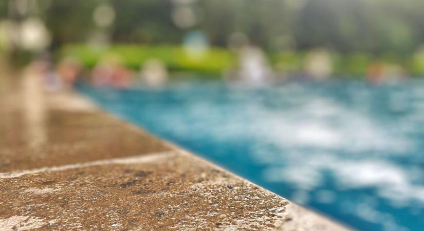 Egy évig felhasználható strandbelépőt kap, aki vért ad