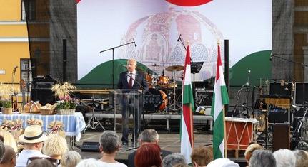 Kenyérrel és közösségi élménnyel ünnepelte Pécs augusztus 20-át