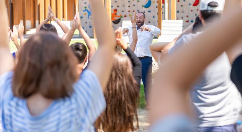 „Az ellenség bármit mesterkedhet, nem éri el, hogy egymásnak ugrassza az ukrán és a magyar népet” – Hatvanhét ukrán hadiárva üdülhetett a Balatonnál