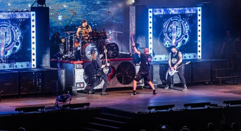 „Mennyország Tourist” élőben: a magyar rock egyik legnagyobb legendája érkezik Veszprémbe