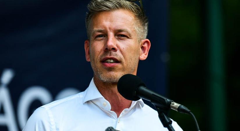 Magyar Péter bemutatta 10 pontos programját Pannonhalmán