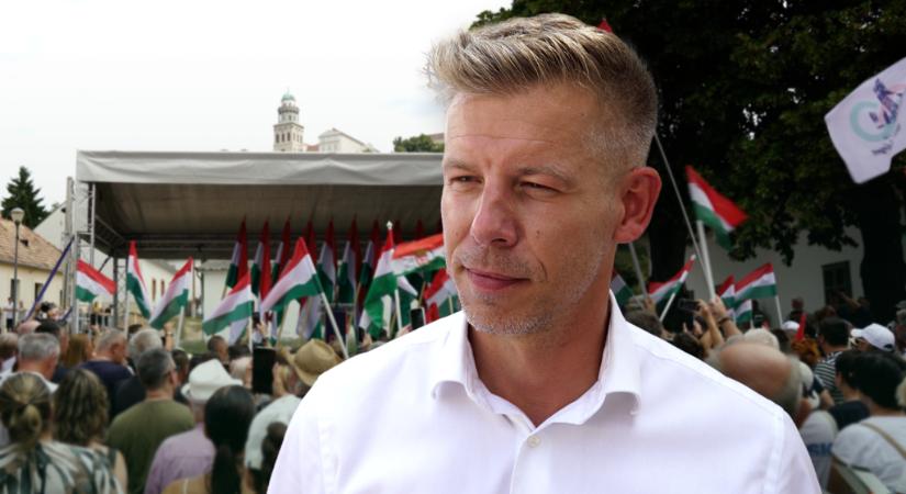 „A Tisza nem egy ciklusban gondolkodik” – Pannonhalmán hirdetett programot Magyar Péter