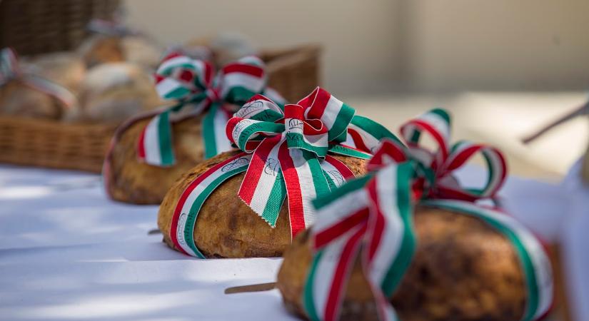 Fények, tánc, kenyér: így telt az augusztus 20-i ünnep Szolnokon