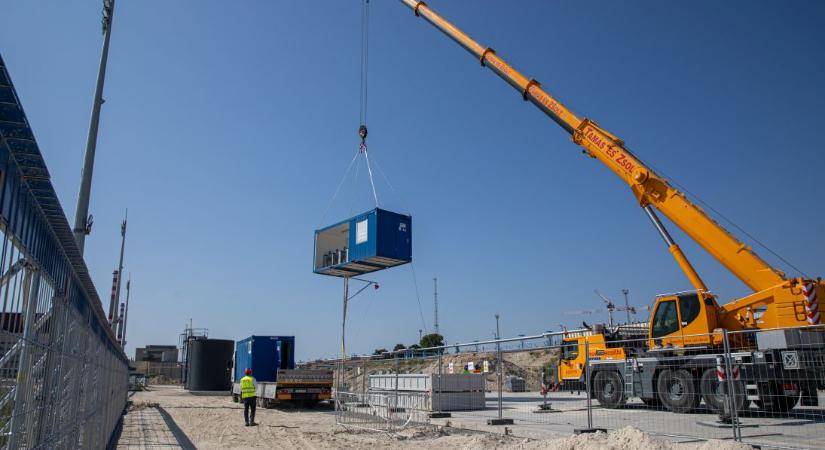Megkezdődtek a felvonulási organizációs munkák az első beton öntésére