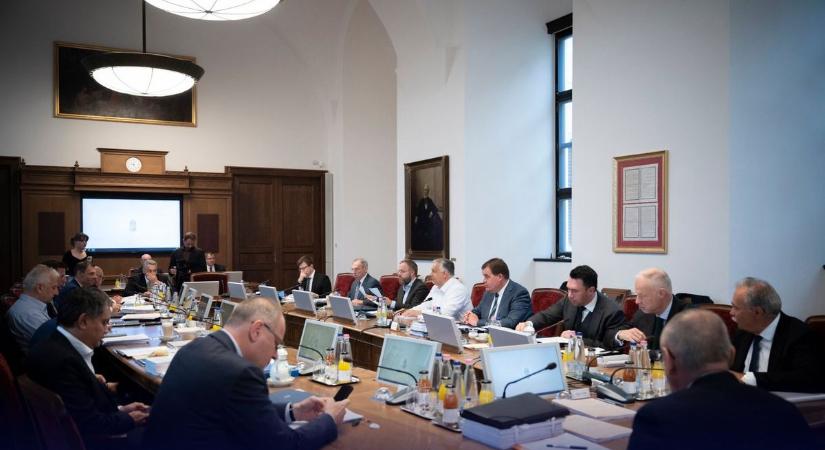 Orbán Viktor kormányülést tart, akár már délután közölhetik a döntéseket