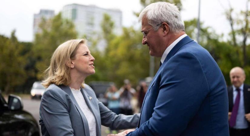 Ausztria további forrásokat különít el Ukrajna humanitárius segélyezésére